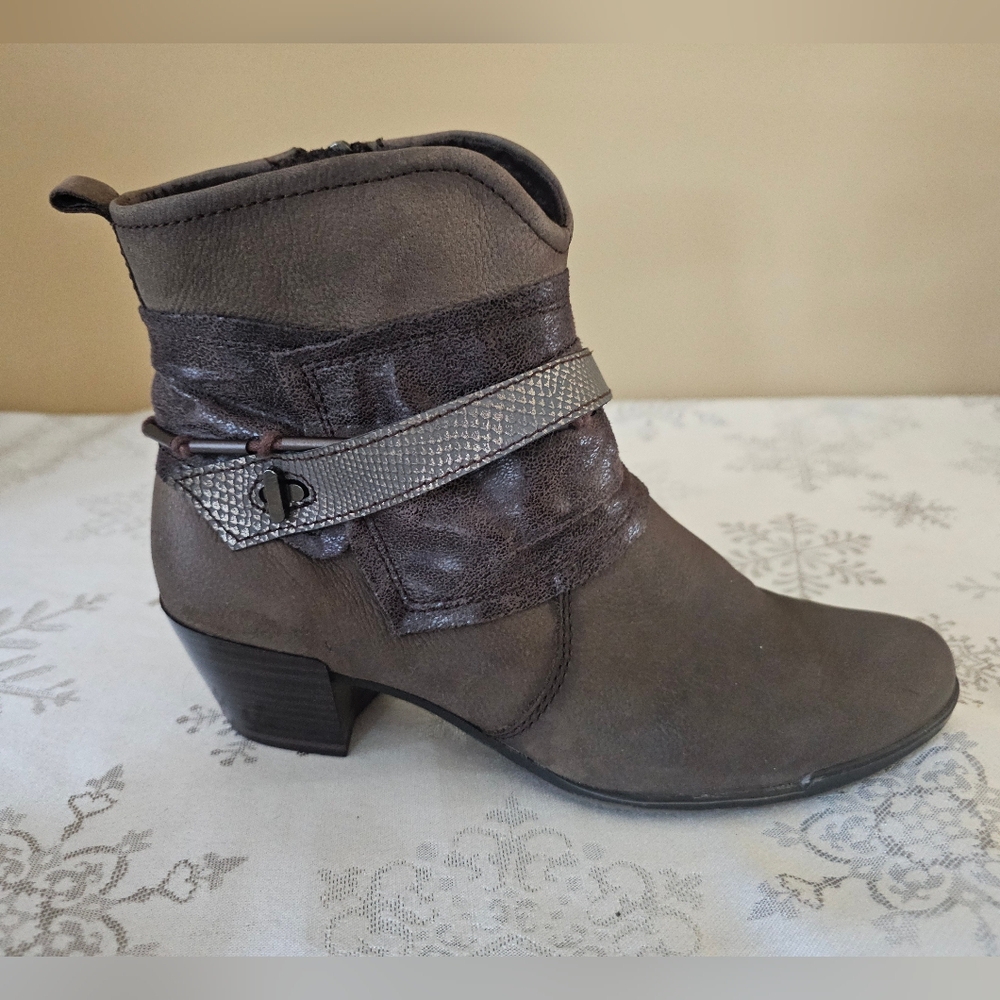 Tamaris Brown Griege Ankle Boots Textured Strap Leather, Sz 38, Western Boho NWT